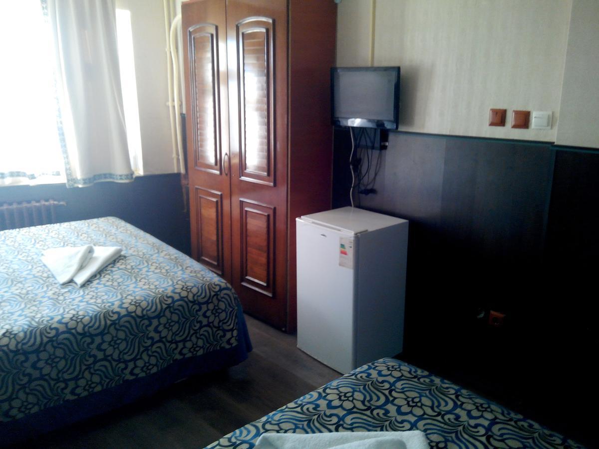 Hotel Red Rose - *